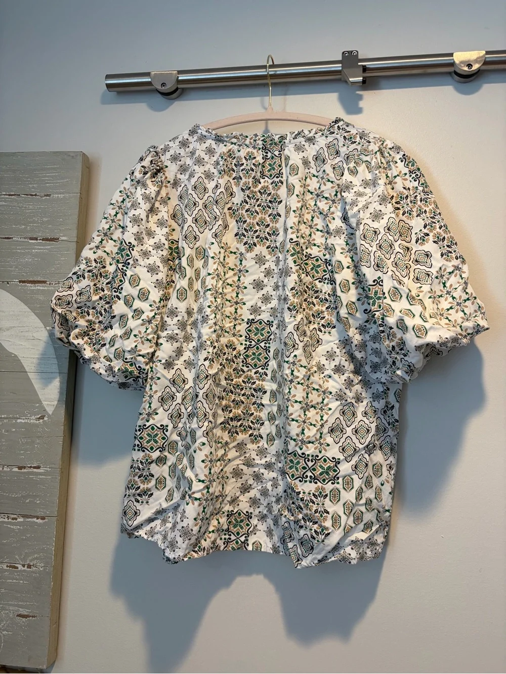 Loft Outlet White & Green Printed V-Neck Short Sleeve Top